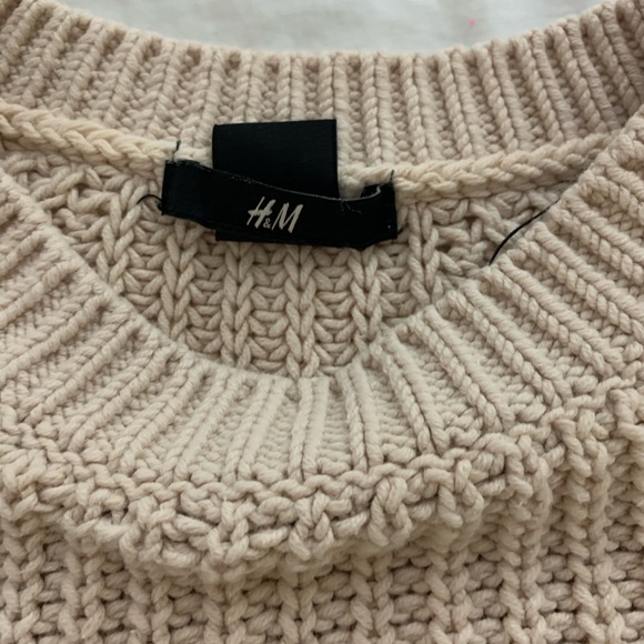 H&M Sweaters - Tan sweater